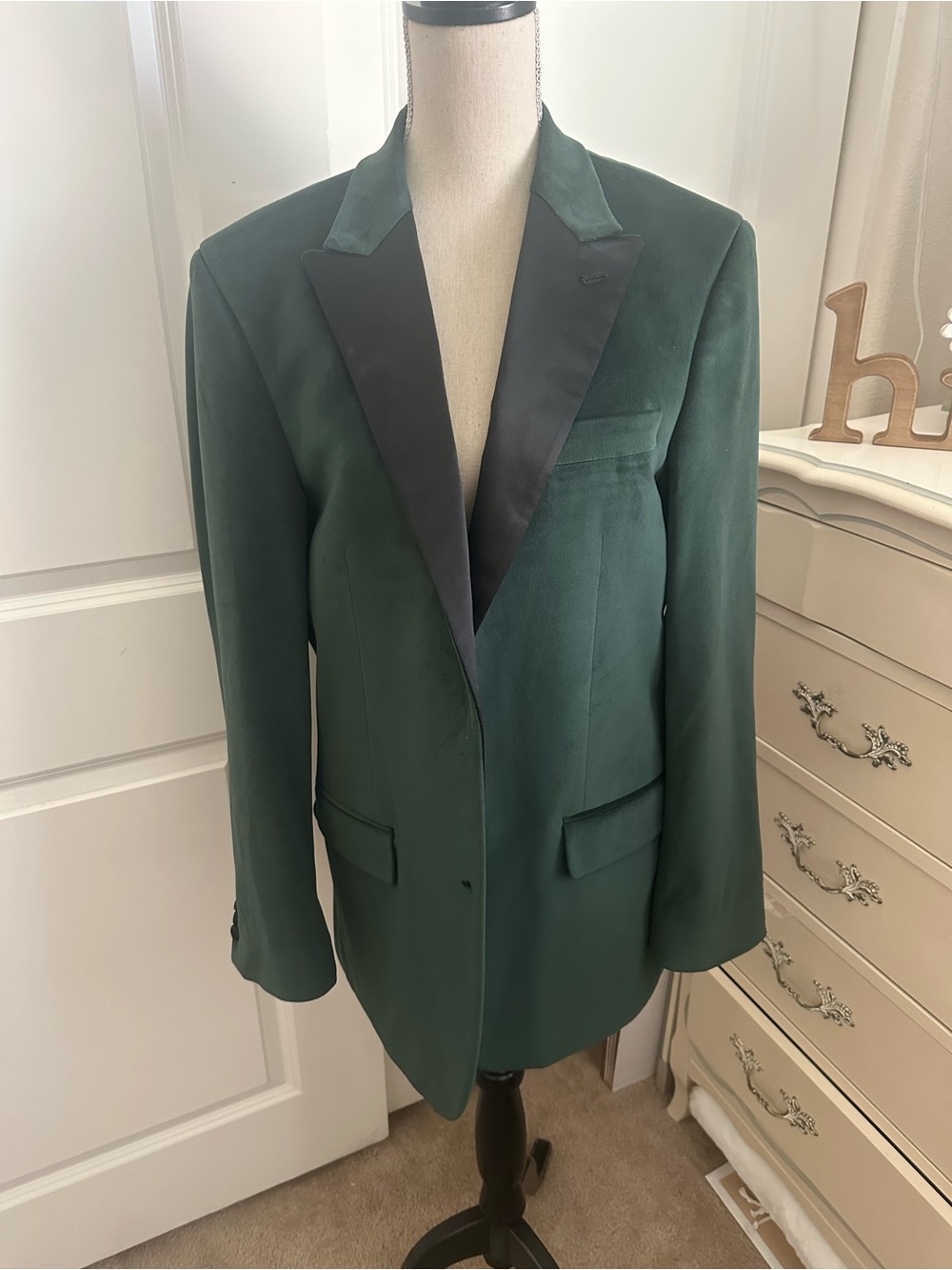 Perry Ellis Emerald Green Velvet Tuxedo Blazer with Black Satin Lapel